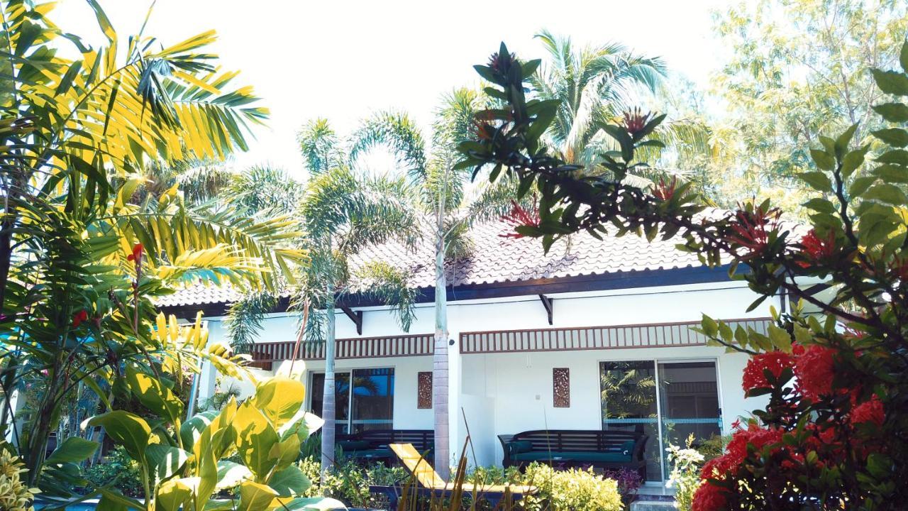 Gili Palms Resort Gili Trawangan Exterior photo